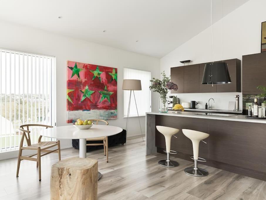 Modern Luxury Apartment - Ocean & Mountain Views レイキャヴィーク エクステリア 写真
